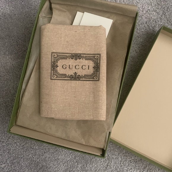 CHILDREN'S CUT-OUT GG SANDAL
SIZE 27. (US10.5) - Picture 13 of 15